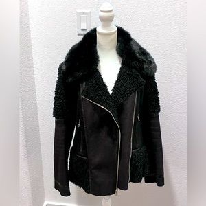Vince Camuto jacket size M. Beautiful soft faux fur collar statement piece
